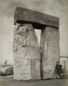 Un pastor posando en Stonehenge en Salisbury Plain de English Photographer